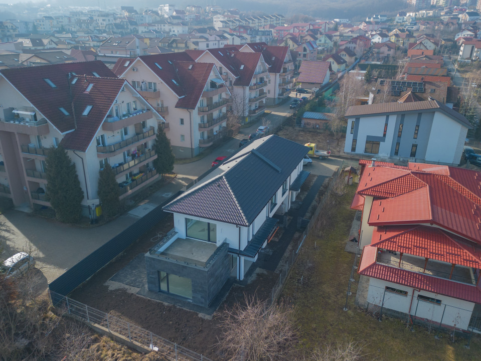 Casa tip duplex intr-o zona rezidentiala de case din zona Campului