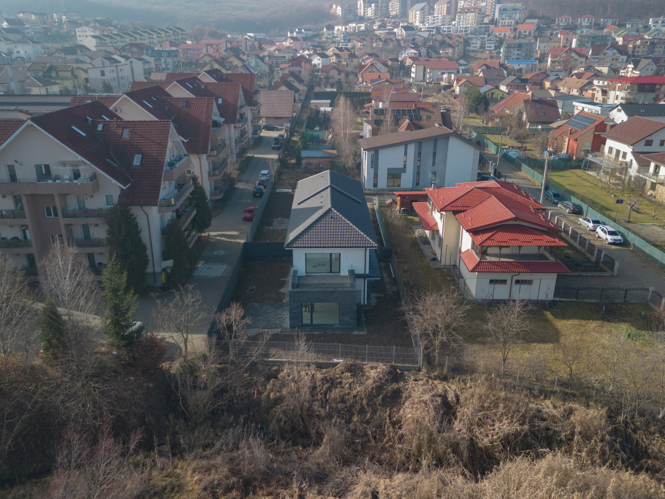 Casa tip duplex intr-o zona rezidentiala de case din zona Campului
