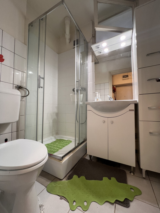 Garsonieră decomandată cu centrala proprie si AC- Zona Carol 