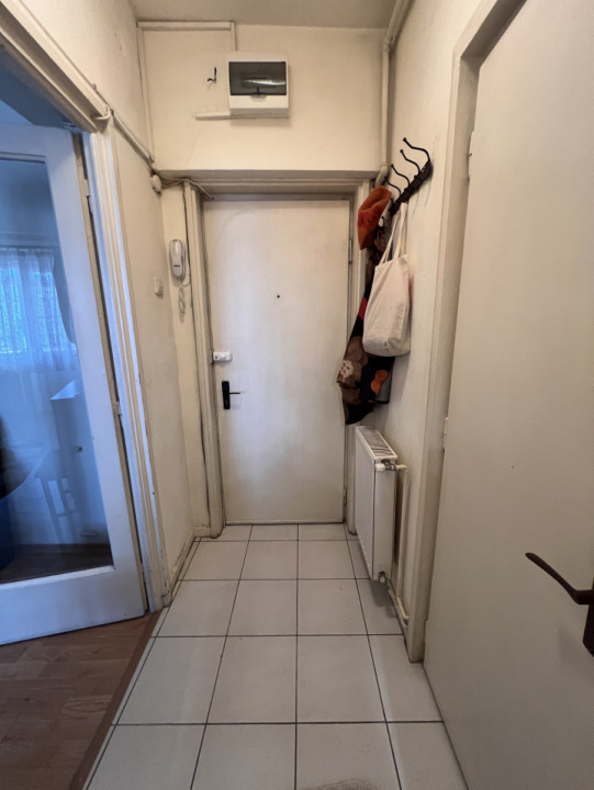 Garsonieră decomandată cu centrala proprie si AC- Zona Carol 