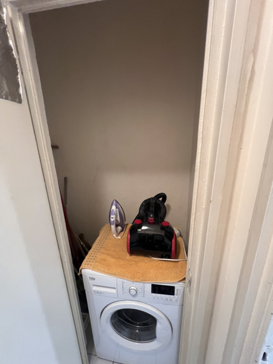 Garsonieră decomandată cu centrala proprie si AC- Zona Carol 