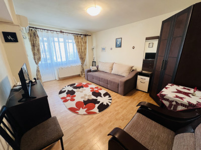 Garsonieră decomandată cu centrala proprie si AC- Zona Carol 