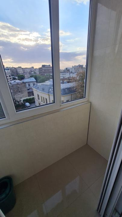 Garsonieră renovată – Universitate / Centrala Proprie/ Jean Louis Calderon