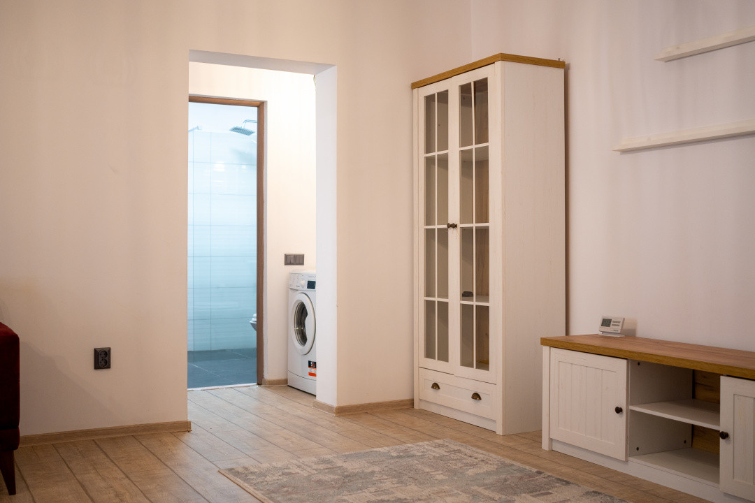 Apartament 3 camere, renovat complet, cu terasă, strada Porii