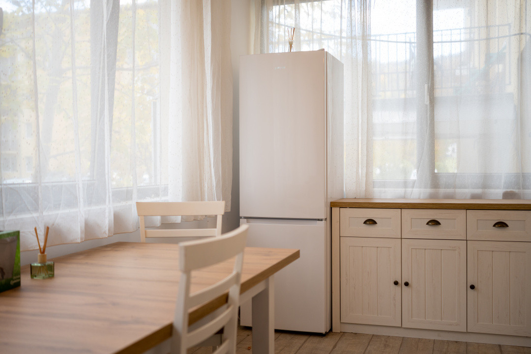 Apartament 3 camere, renovat complet, cu terasă, strada Porii