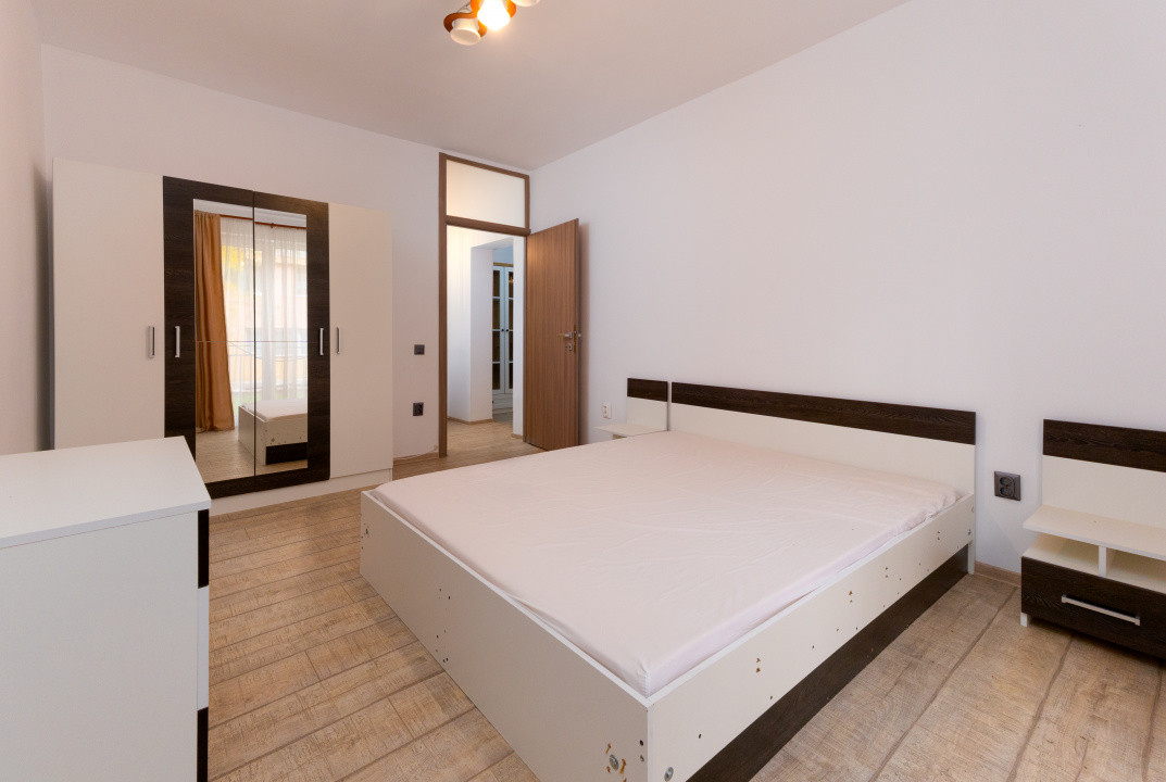 Apartament 3 camere, renovat complet, cu terasă, strada Porii