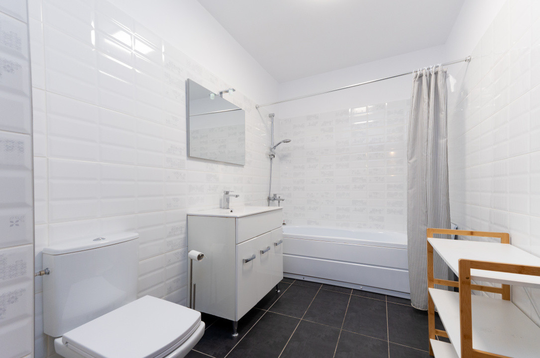 Apartament 3 camere, renovat complet, cu terasă, strada Porii