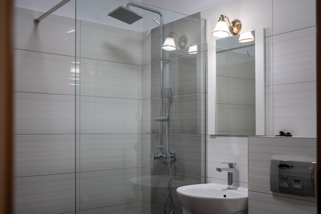 Apartament 3 camere, renovat complet, cu terasă, strada Porii