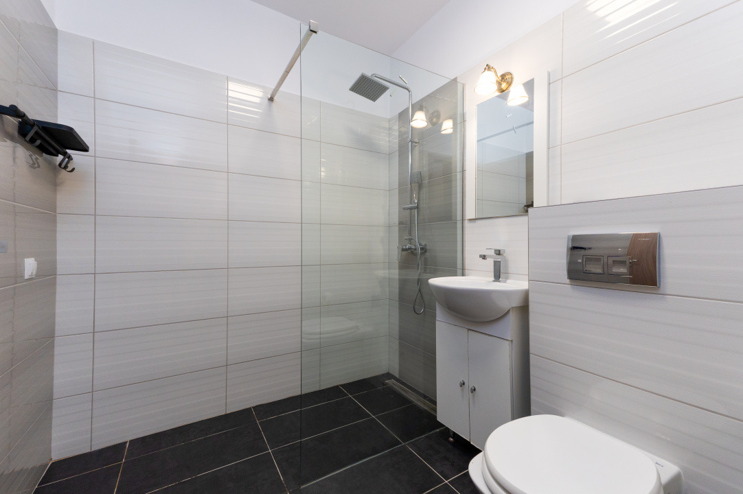 Apartament 3 camere, renovat complet, cu terasă, strada Porii