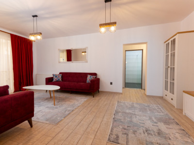 Apartament 3 camere, renovat complet, cu terasă, strada Porii