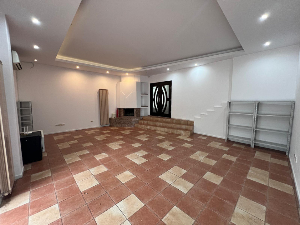 Casă spațioasă, ideal sediu de firma, Zona Parcul Circului. 