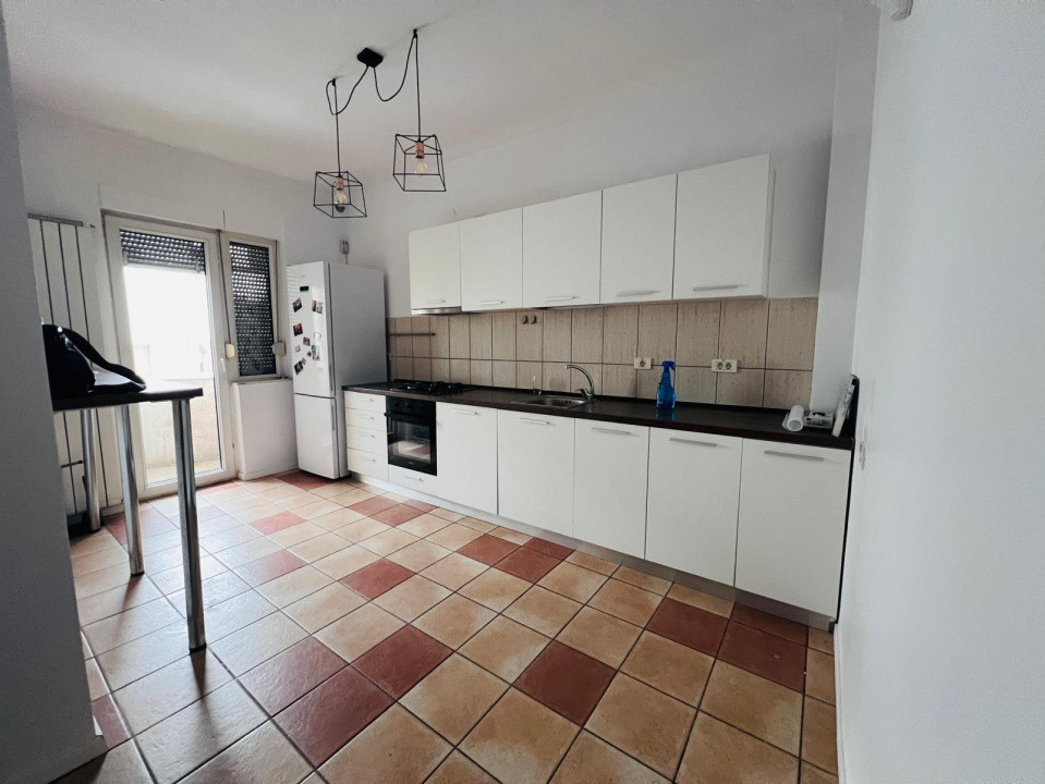 Casă spațioasă, ideal sediu de firma, Zona Parcul Circului. 