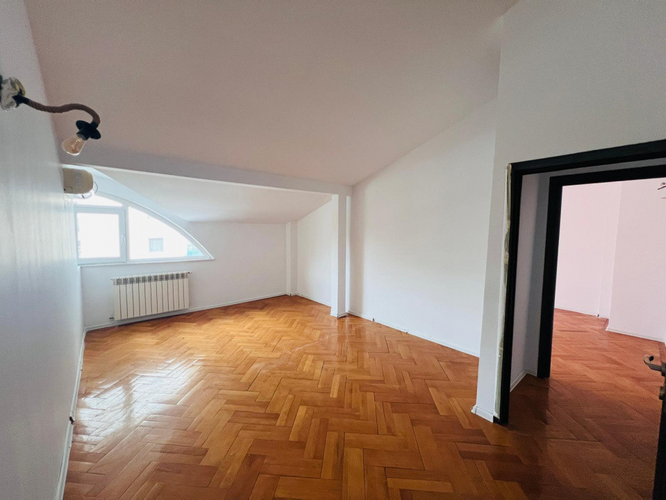 Casă spațioasă, ideal sediu de firma, Zona Parcul Circului. 