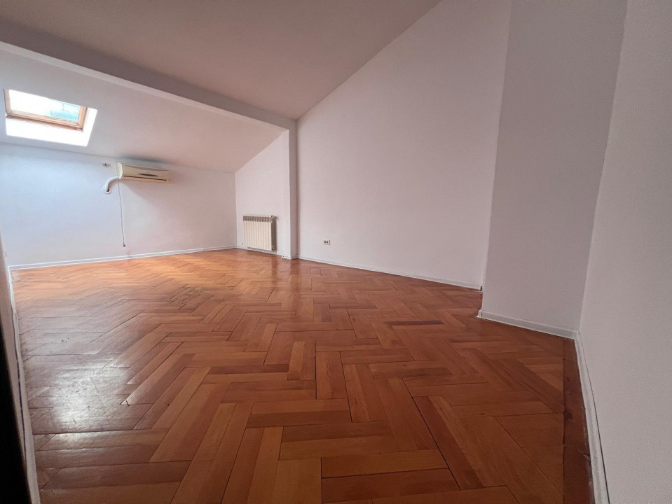 Casă spațioasă, ideal sediu de firma, Zona Parcul Circului. 