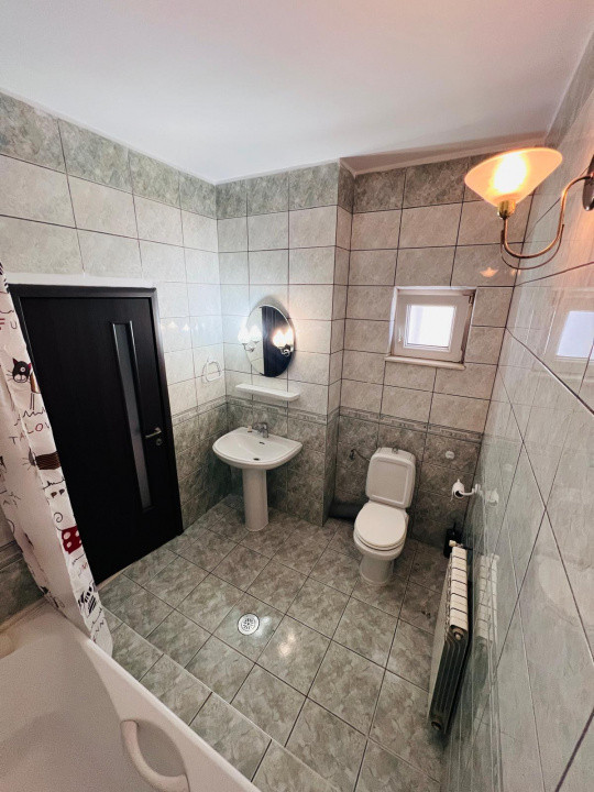 Casă spațioasă, ideal sediu de firma, Zona Parcul Circului. 