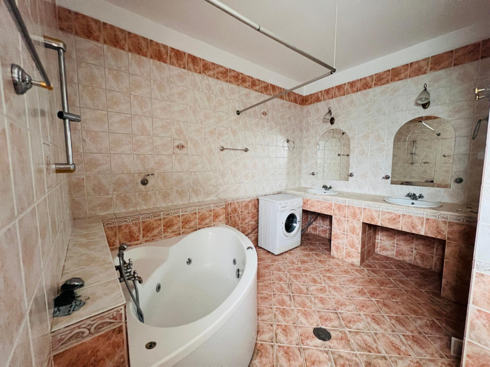 Casă spațioasă, ideal sediu de firma, Zona Parcul Circului. 