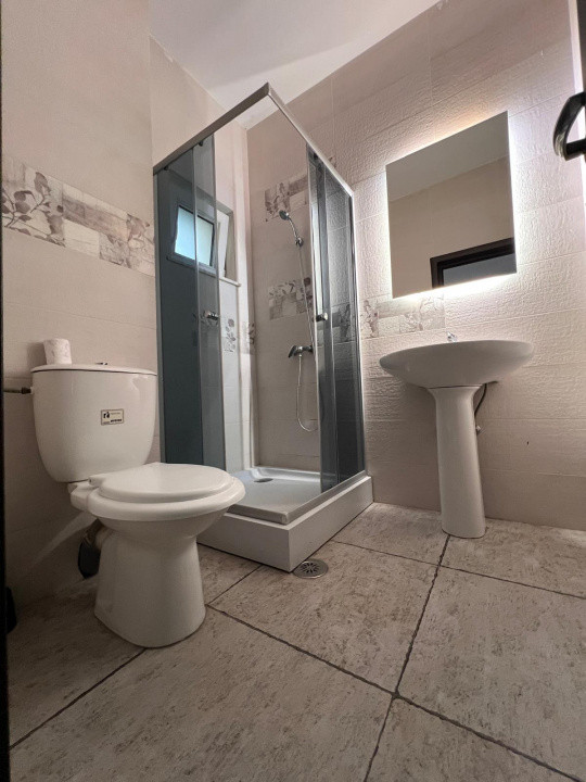 Casă spațioasă, ideal sediu de firma, Zona Parcul Circului. 