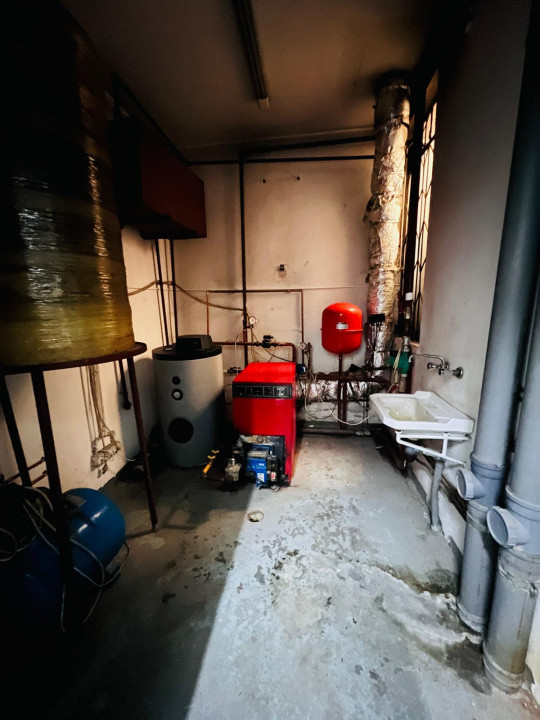 Casă spațioasă, ideal sediu de firma, Zona Parcul Circului. 