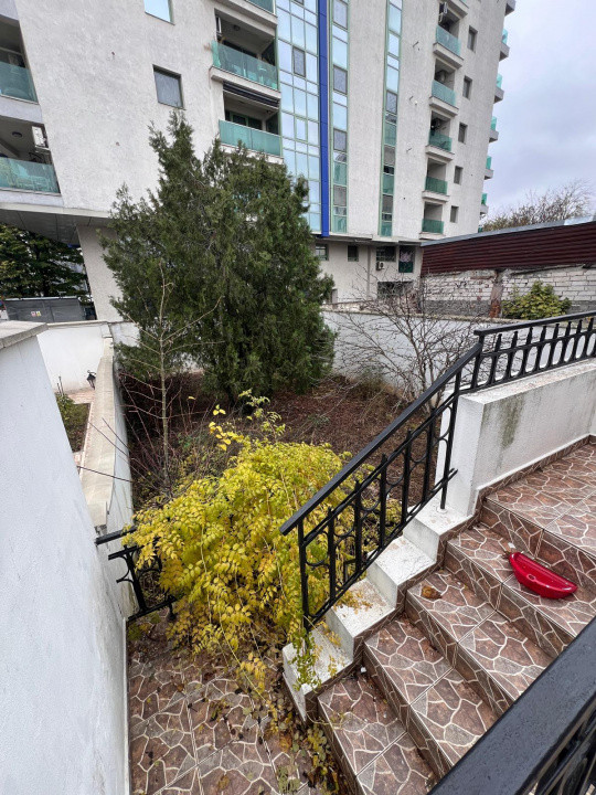 Casă spațioasă, ideal sediu de firma, Zona Parcul Circului. 