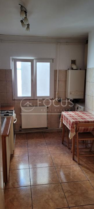Apartament 3 camere decomandat | Piața Victoriei | Centrală proprie | 2 balcoane