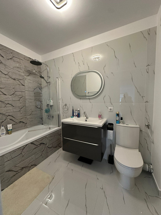 Apartament 2 camere, modern, loc de parcare, Zona Vivo