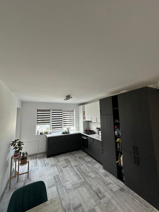 Apartament 2 camere, modern, loc de parcare, Zona Vivo