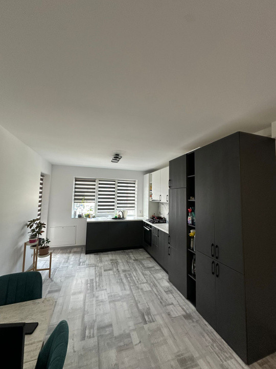 Apartament 2 camere, modern, loc de parcare, Zona Vivo