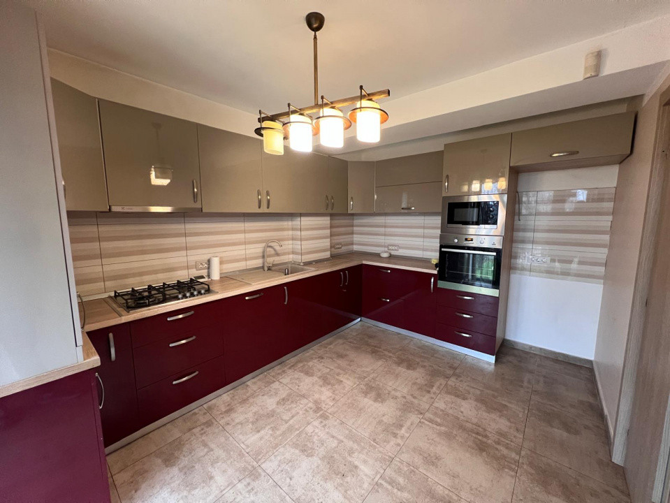 Casă intr-o zona rezidentiala, 130 mp utili, curte matură -Matei Millo 