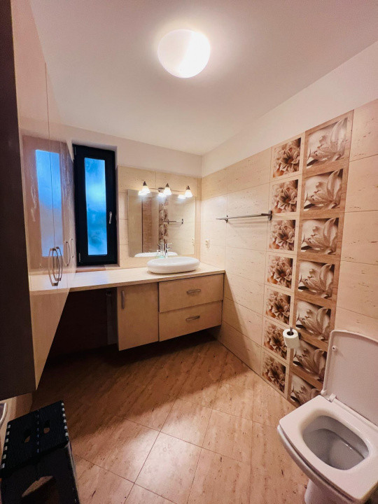 Casă intr-o zona rezidentiala, 130 mp utili, curte matură -Matei Millo 