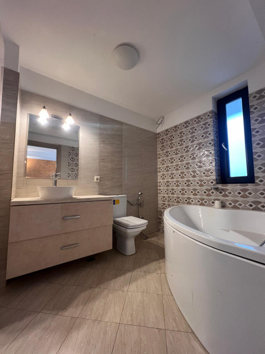 Casă intr-o zona rezidentiala, 130 mp utili, curte matură -Matei Millo 