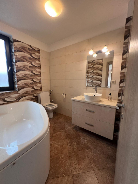 Casă intr-o zona rezidentiala, 130 mp utili, curte matură -Matei Millo 