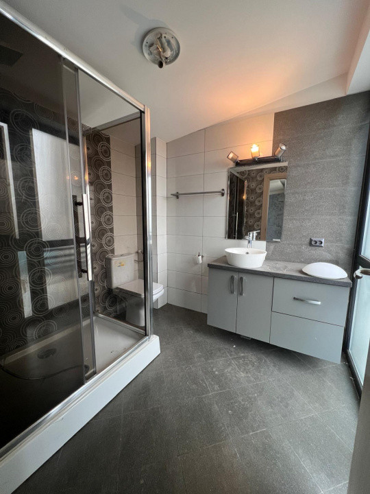 Casă intr-o zona rezidentiala, 130 mp utili, curte matură -Matei Millo 