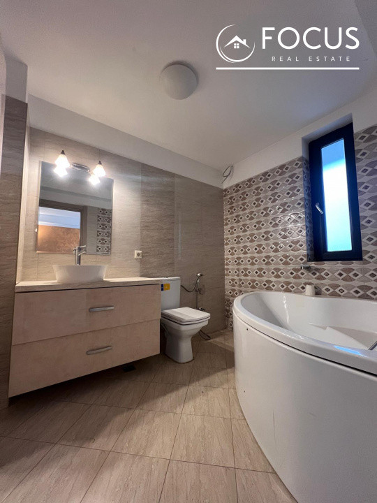 Casă intr-o zona rezidentiala, 130 mp utili, curte matură -Matei Millo 