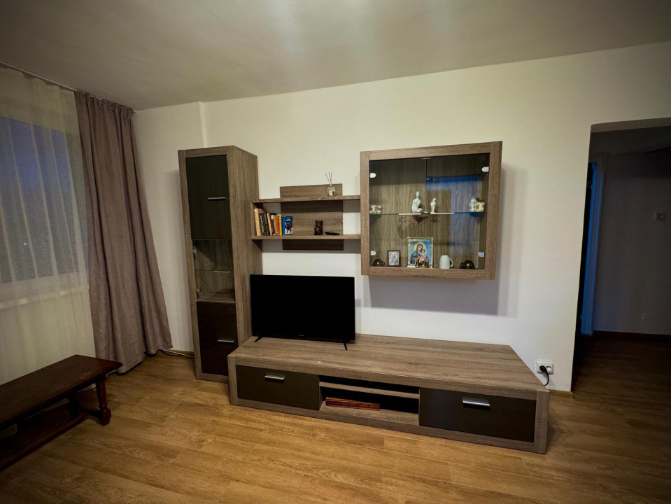 Apartament 3 camere de închiriat , Zona Obor