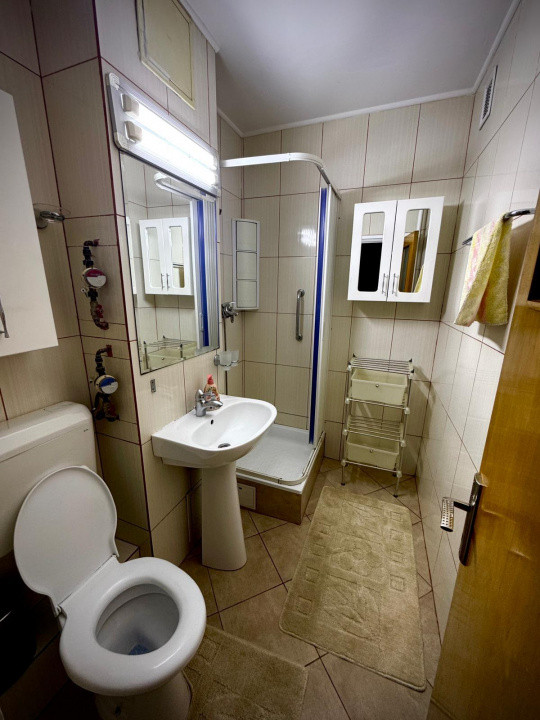 Apartament 3 camere de închiriat , Zona Obor