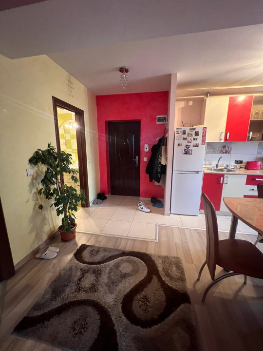 Apartament 3 camere, etaj 1, parcare, Zona Regal