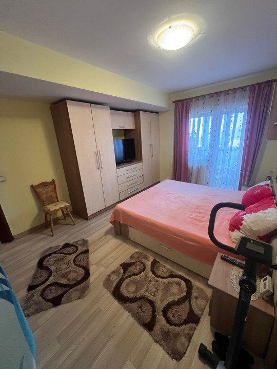 Apartament 3 camere, etaj 1, parcare, Zona Regal