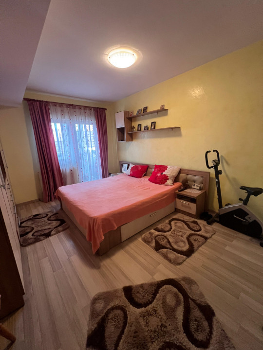 Apartament 3 camere, etaj 1, parcare, Zona Regal