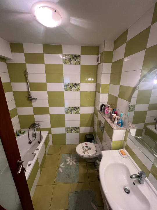 Apartament 3 camere, etaj 1, parcare, Zona Regal