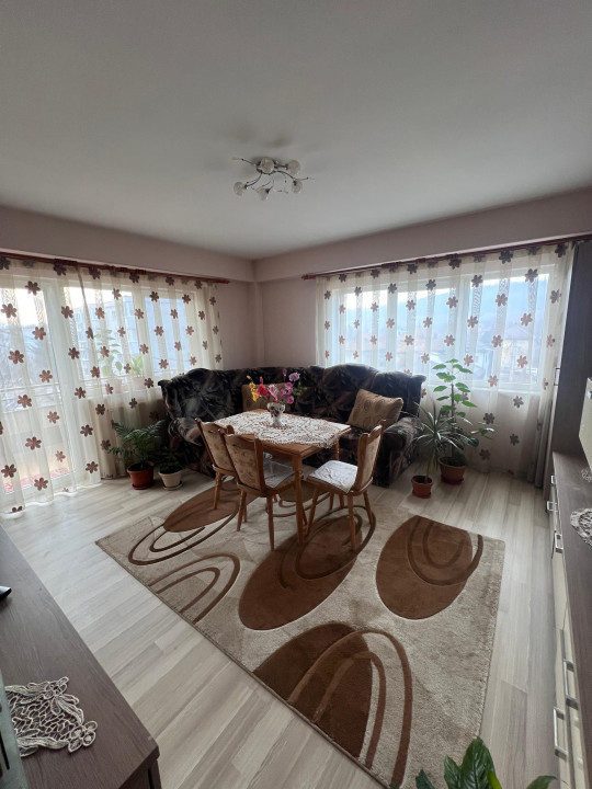 Apartament 2 camere, decomandat, etaj 1, parcare, Zona Regal