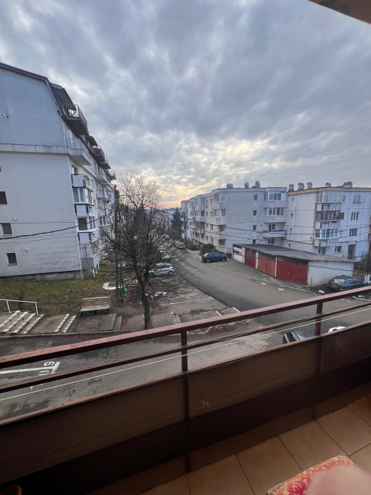 Apartament 2 camere, decomandat, etaj 1, parcare, Zona Regal