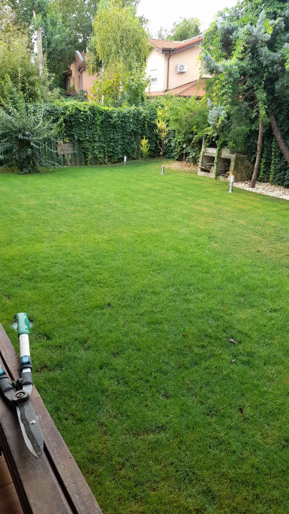 Vilă 4 camere | Cartier Azur | Garaj | Teren 375 mp | Grădină amenajată