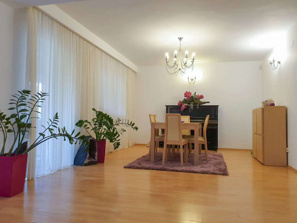 Vilă 4 camere | Cartier Azur | Garaj | Teren 375 mp | Grădină amenajată