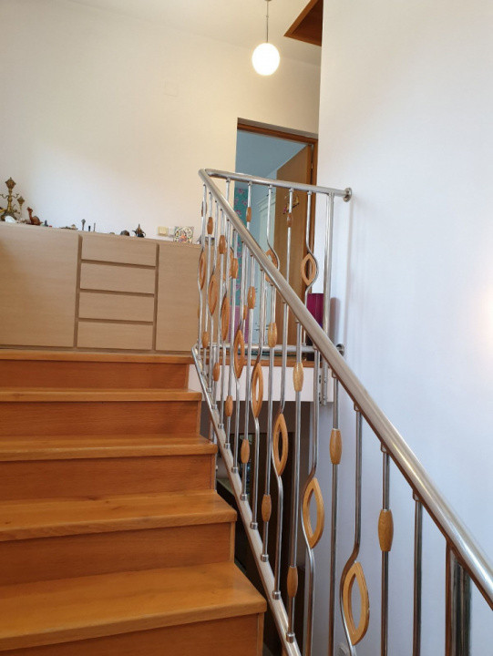 Vilă 4 camere | Cartier Azur | Garaj | Teren 375 mp | Grădină amenajată